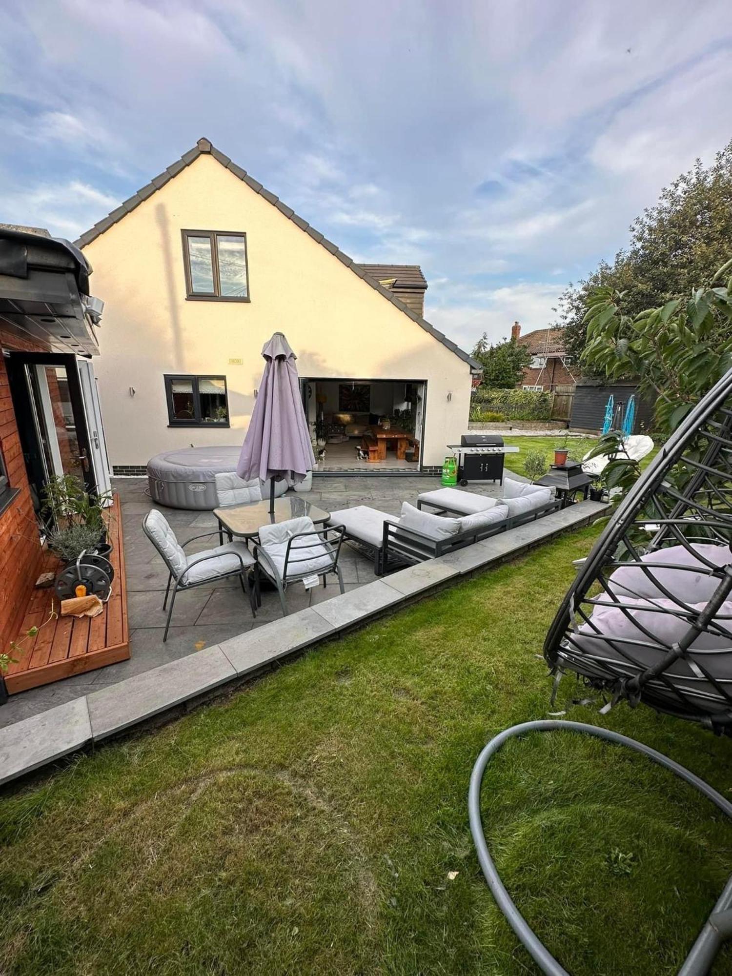 Modern Harrogate House Sleeps 10, Cinema Room & Hot Tub Exterior foto